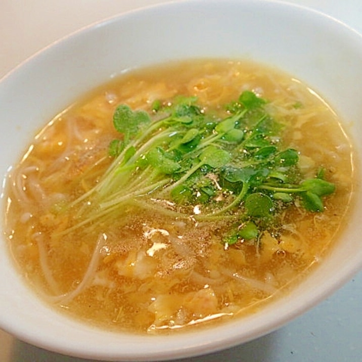 かいわれ大根のせて　えのき茸と卵の中華スープ
